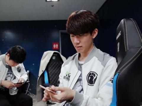 微博杯WBG击败BLG夺冠，小虎灯皇力挽狂澜，老板请客吃饭！